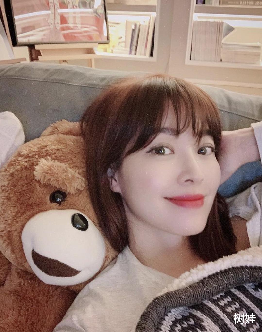 周雨彤|44岁名媛廖晓乔二胎生女,无惧高龄三年抱俩,小10岁丈夫仍在打工