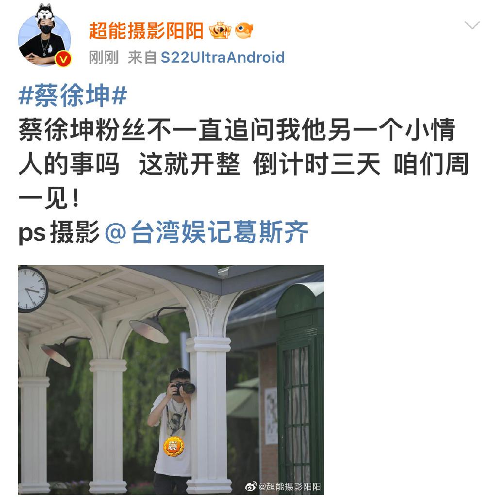 蔡徐坤堕胎风波后首露面,悄悄回国怕被发现,闷闷不乐状态憔悴