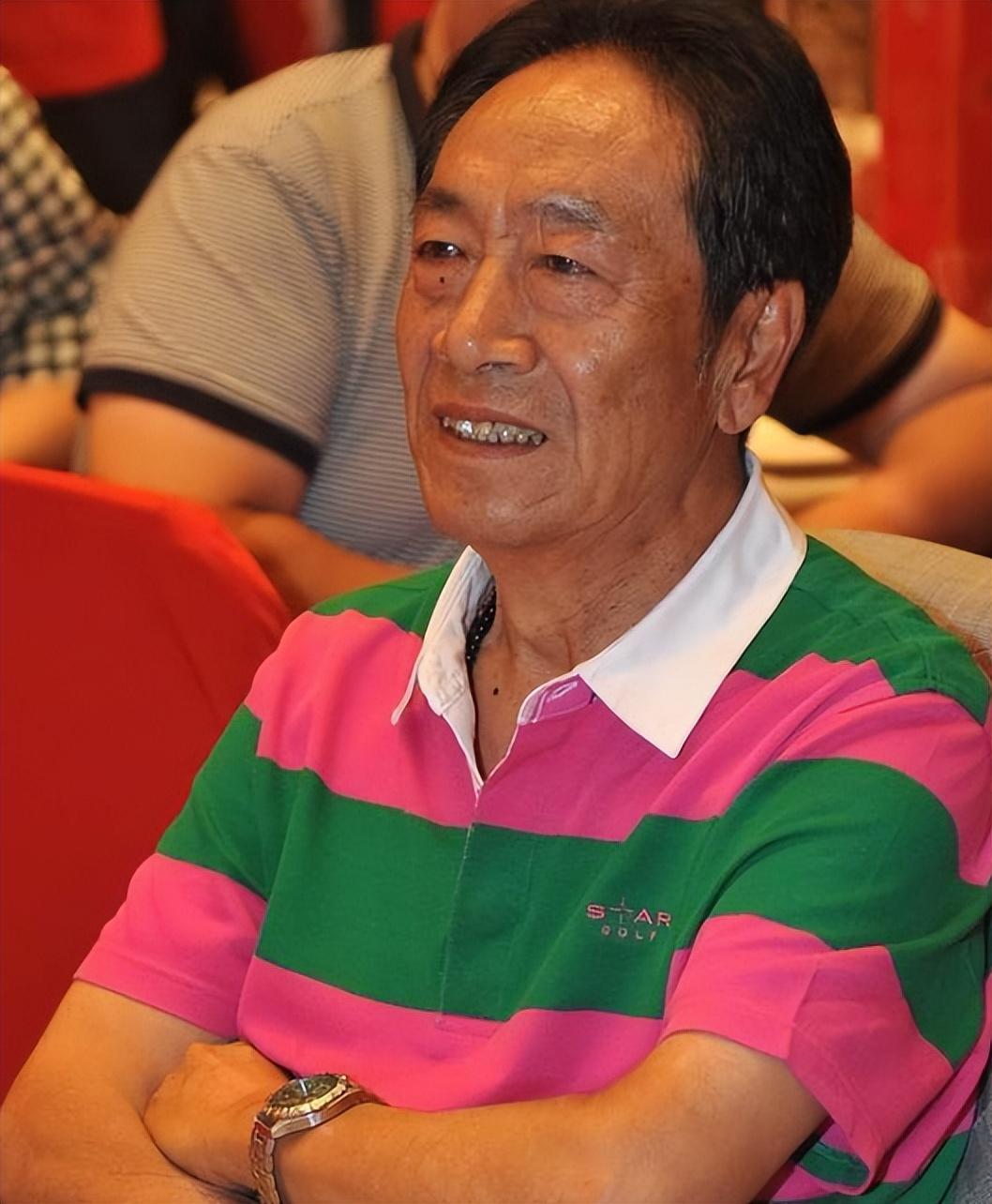 演员王奎荣：68岁娶小37岁饶芯语，71岁老来得女，近况如何？