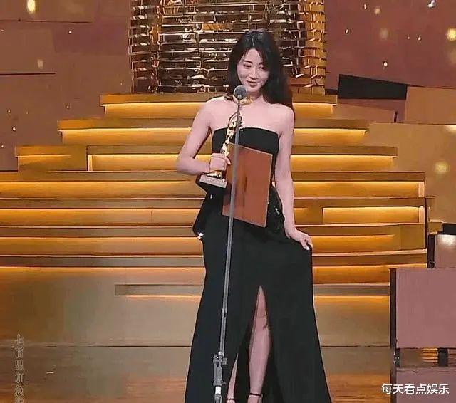 殷桃|被“烤瓷牙”毁了的年代剧,我怀念起殷桃、梅婷、热依扎的乡土味