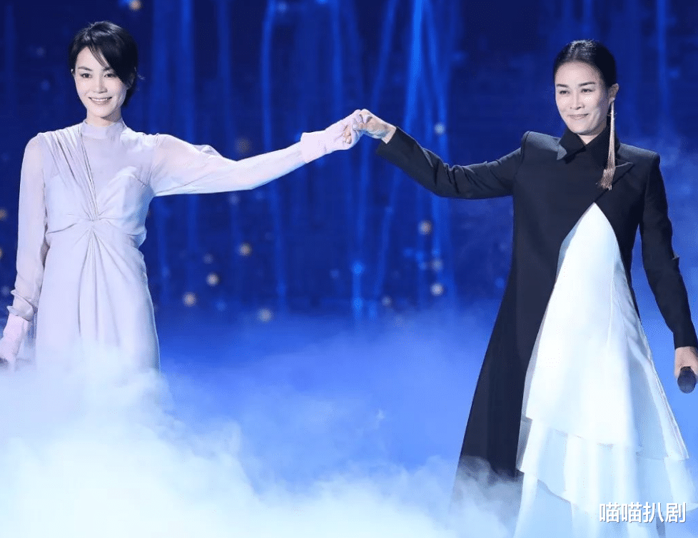 王菲|王菲自由随性,她的唱腔足够独特,辨识度也高