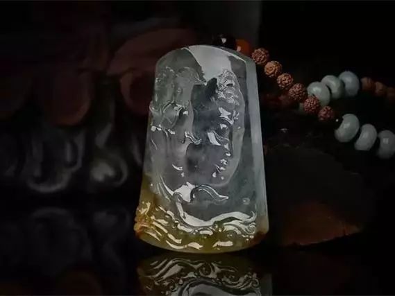 绿松石|一块不起眼的翡翠怪桩料,在玉雕大师的精雕细琢下出如此完美作品!