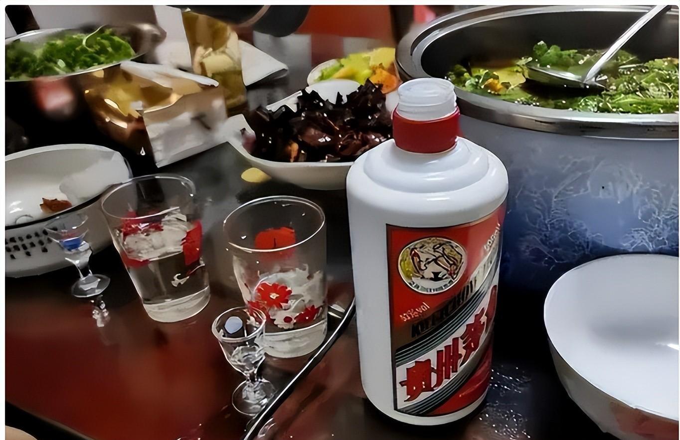 饮品|买茅台送的小酒杯，只为喝酒吗？建议了解免闹笑话