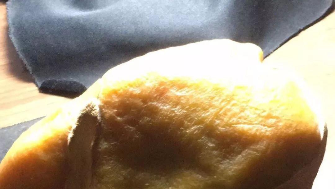 奇形怪状的大马坎翡翠原石，全身去皮后做个大摆件