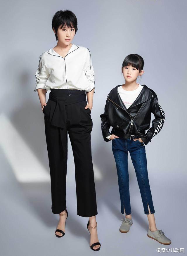 基因太强大!陆毅父女拍写真引争议,贝儿腿细遭质疑