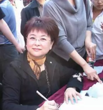 主持人肖晓琳:55岁退休在美国病逝,临终遗言给世人敲醒了警钟