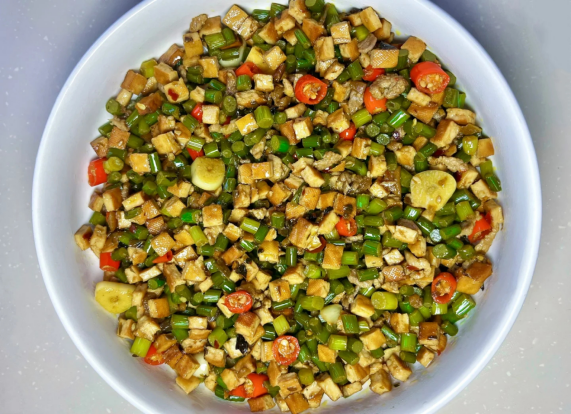 蒜苔|腊月到了，有钱没钱，多给家人吃这菜，营养美味，解馋又开胃！