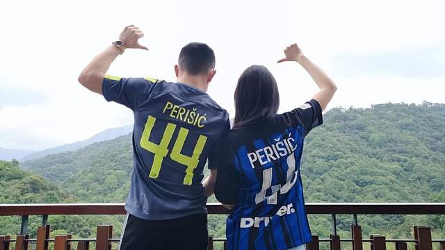 |张馨予老公罕见秀恩爱，点赞张馨予多条动态霸气护妻，互动好甜