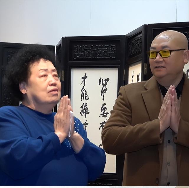 陈丽华|迟重瑞夫妻举办追悼会，陈丽华悲痛哭泣，迟重瑞递纸搀扶满脸心疼！