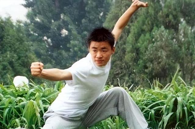 王宝强|王宝强和儿子近照曝光,网友笑了:基因太强大,谁是生父一目了然