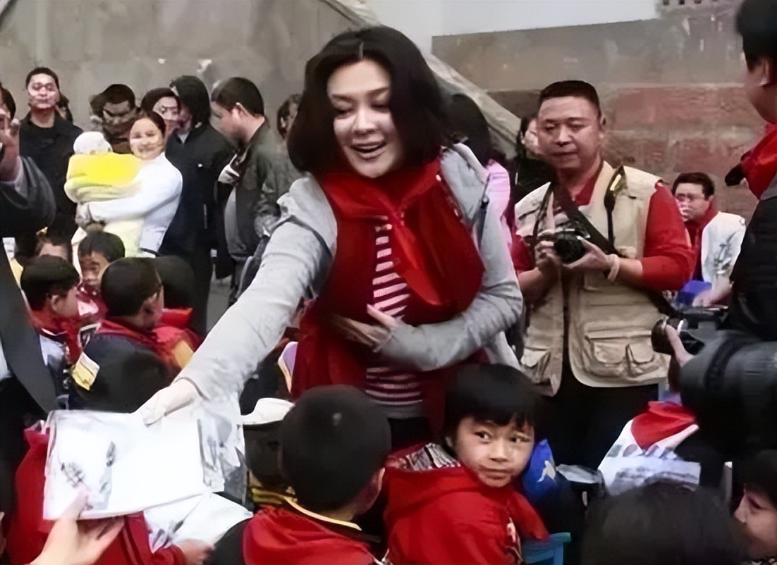 迷倒刘德华的“香港第一女神”，富豪收割机，如今61岁却无人敢娶