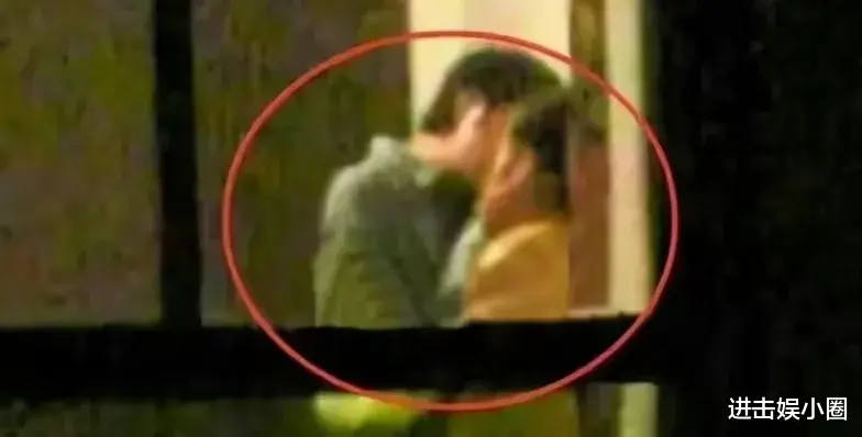 董洁新恋情曝光？夜会小鲜肉吃烛光晚餐，直播收入已上亿