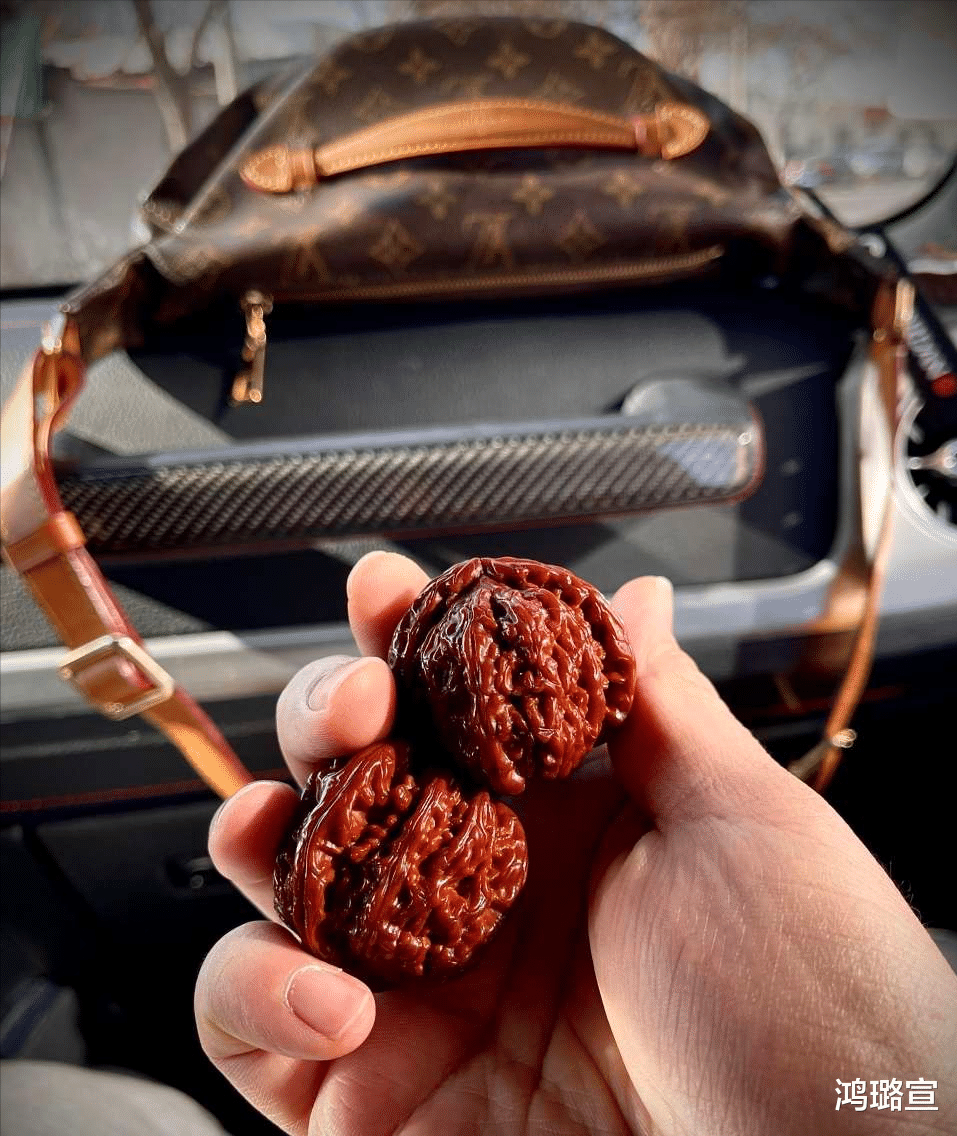 文玩核桃|手爱出汗适合盘玩什么品类的文玩核桃?南将石?这点要先搞清楚!