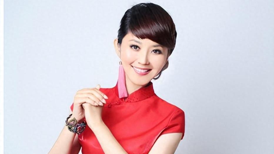 从“央视一姐”到“查无此人”，49岁的方琼，终于落得这一下场！