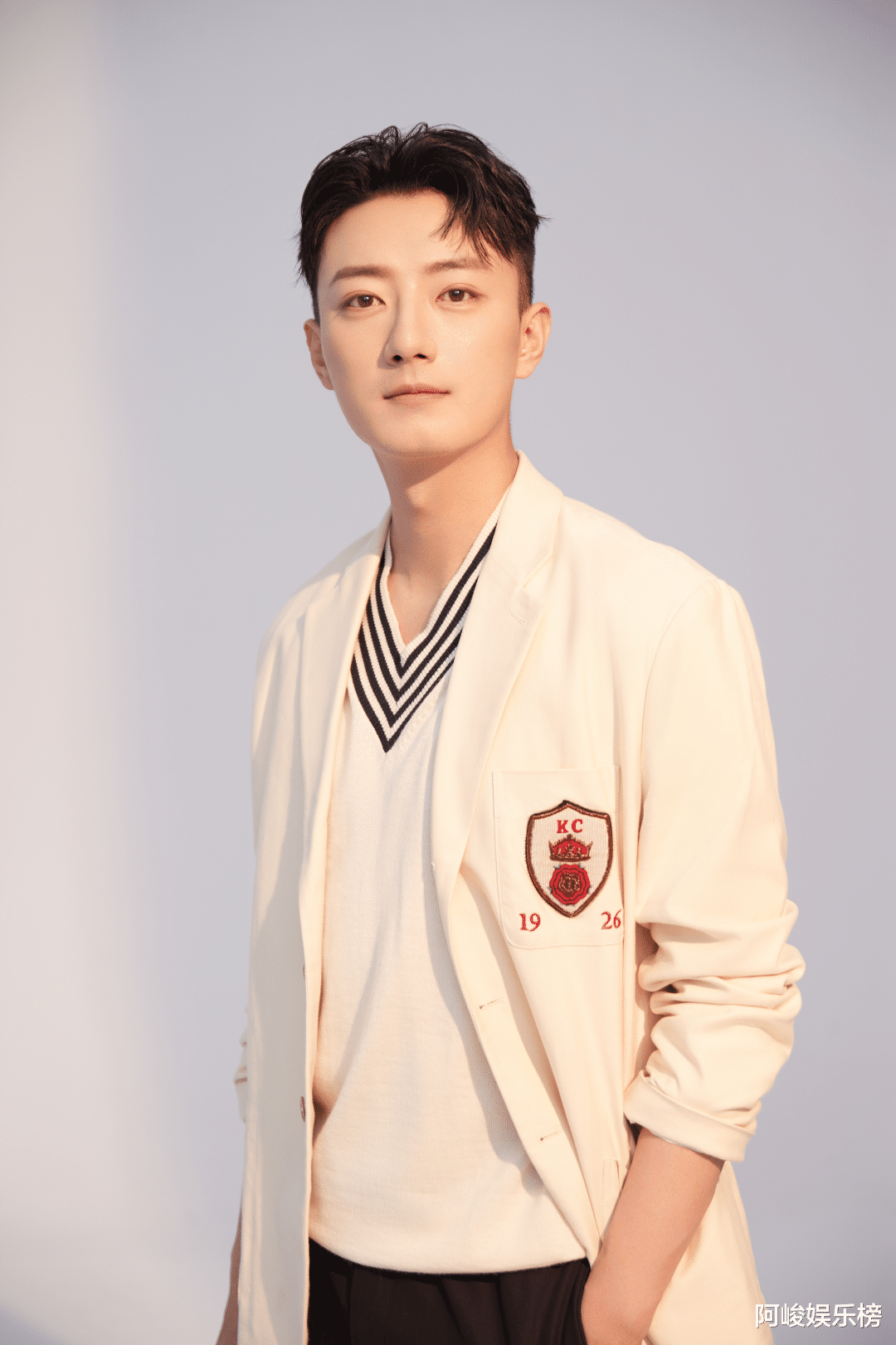 苏小玎|抛弃离异女总裁,强盛集团二当家有新恋情了?