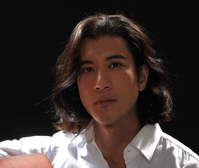 王力宏|王力宏正式复出美国开演唱会,近照留长发模样大变,写新歌表露心声