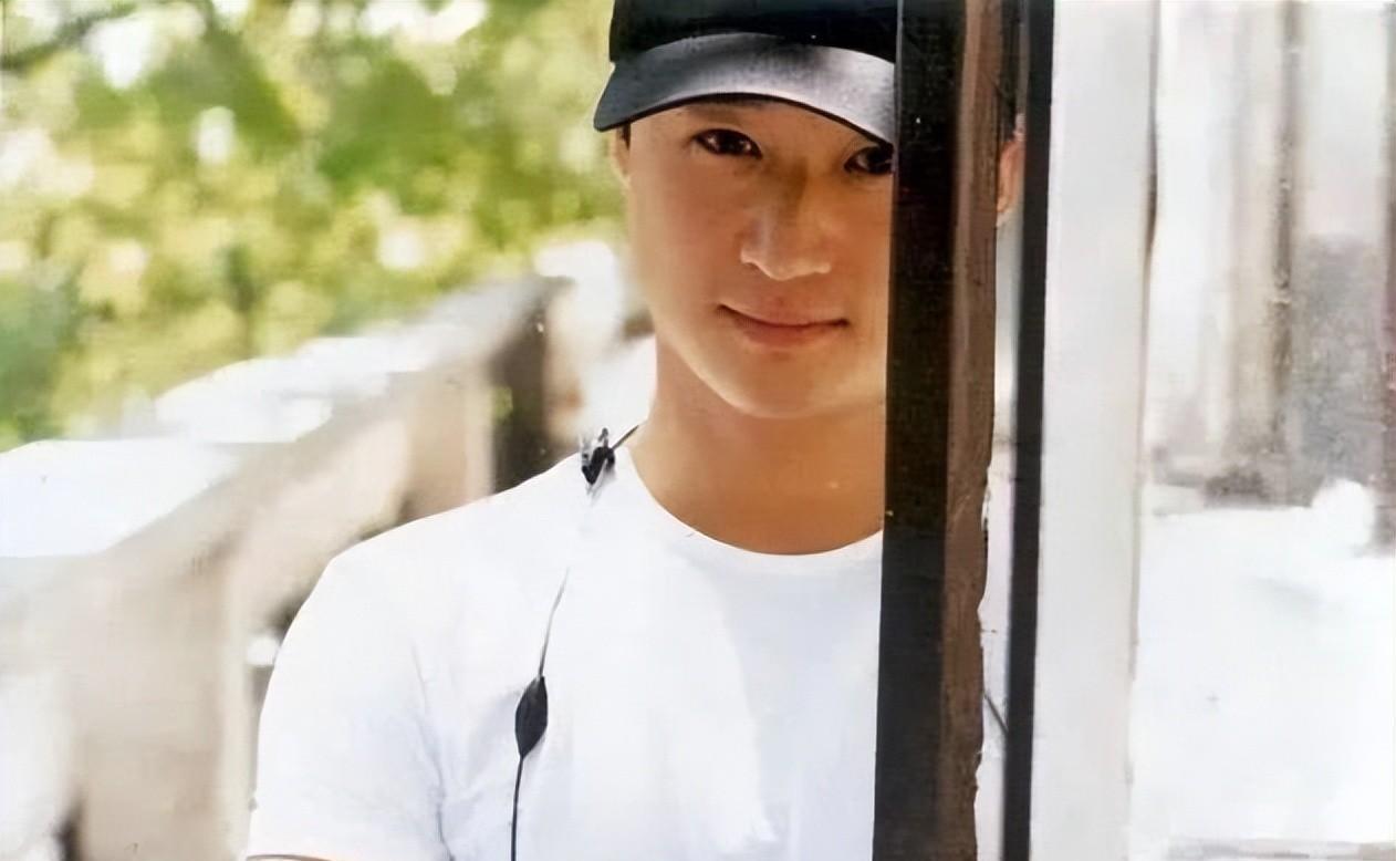 骗了我们整整49年!原来他就是吴京的父亲,难怪吴京能够大红大紫