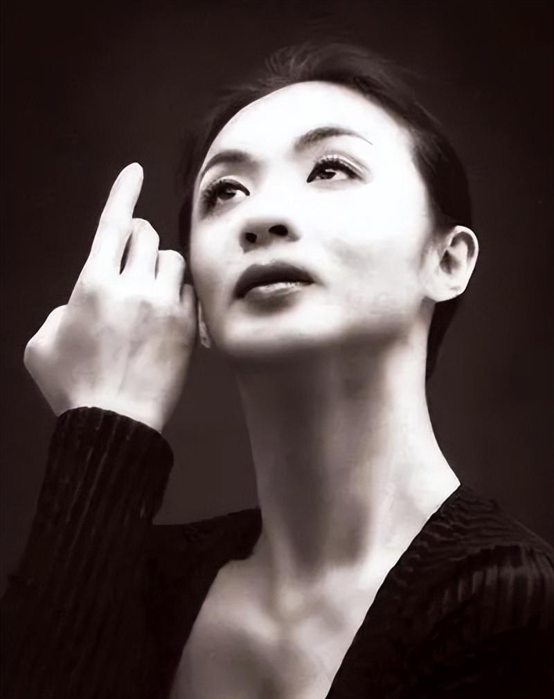 55岁金星“变性后遗症”越来越严重,让丈夫汉斯感到相当尴尬