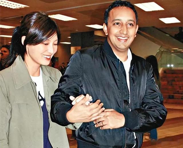 港姐周嘉玲:曾传和梁朝伟“假戏真做”,后嫁印度人,现状如何?