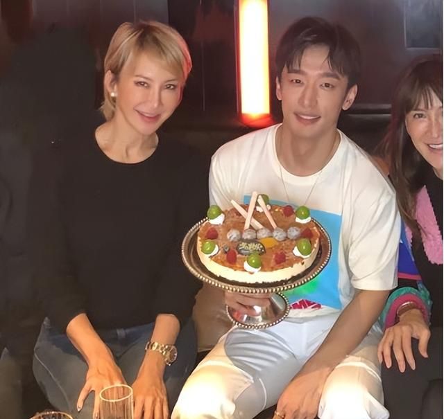 李玟扶灵名单曝光!8人全部大有来头,其中一人曾被李玟说像妈妈