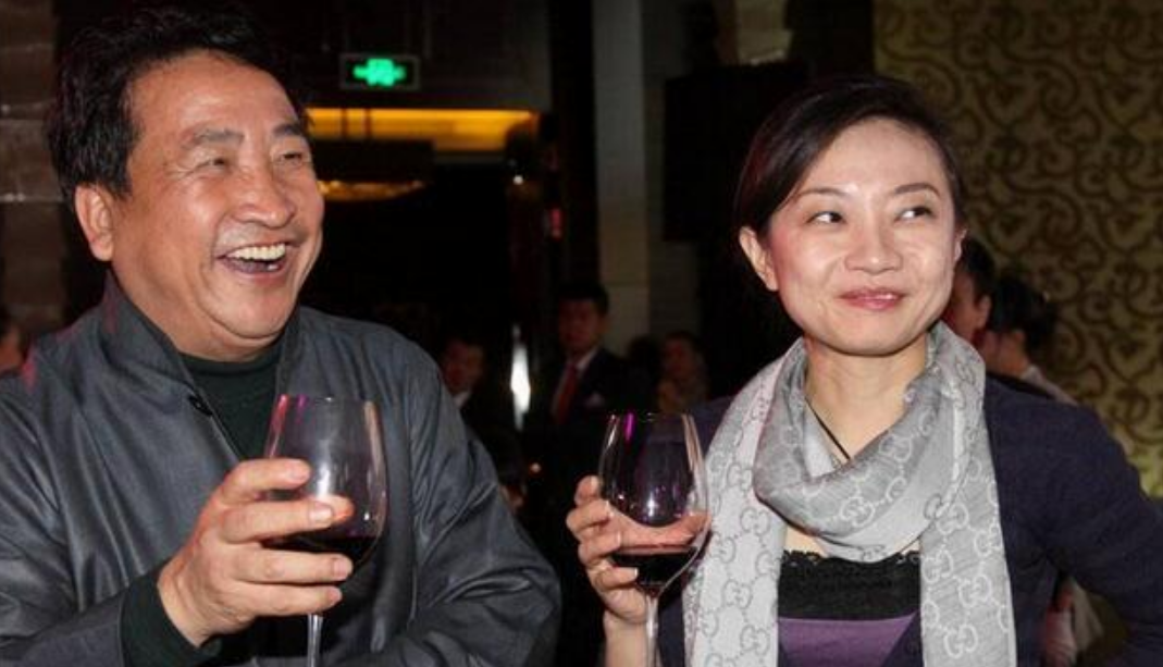 姜昆|姜昆:不顾妻子反对收养6岁孤儿,掐断女儿明星梦,养子成他骄傲