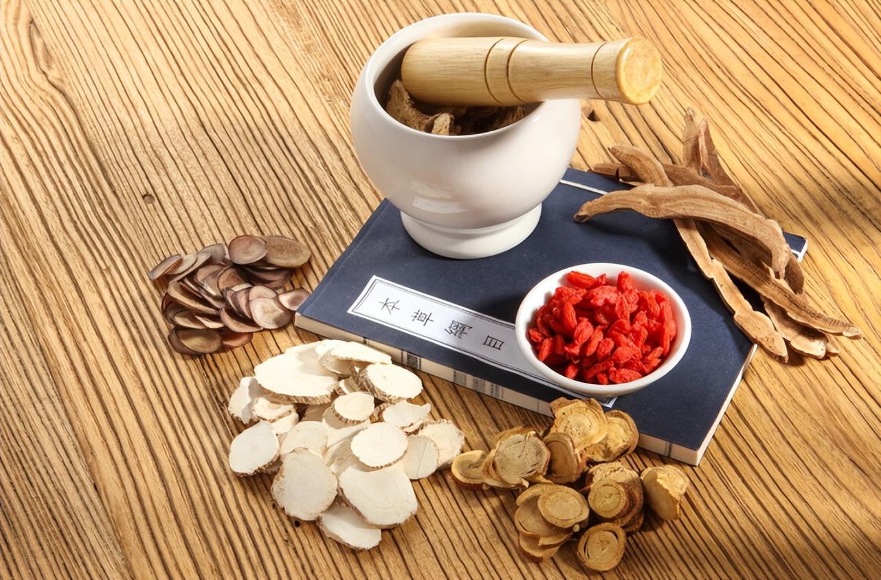 肝不好,转氨酶居高不下?中医一个小方子,护肝周全