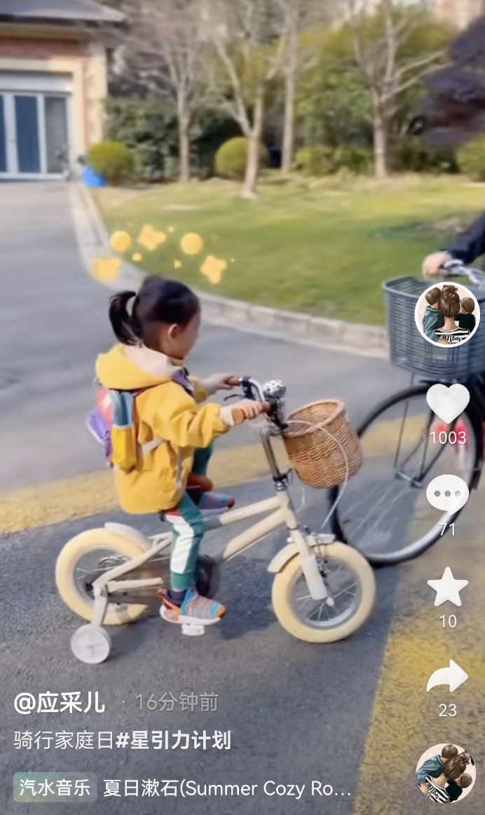 陈小春|陈小春次子骑单车,扎马尾像女孩儿,网友担心会导致他性别认知障碍