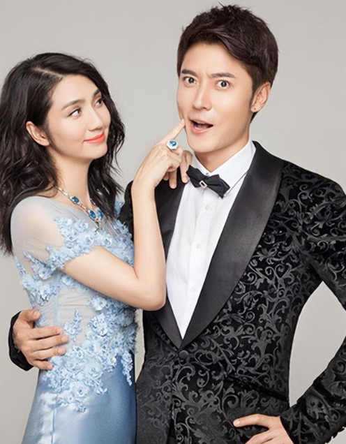 洪欣|网友偶遇洪欣张丹峰夫妇 机场同框互不理睬