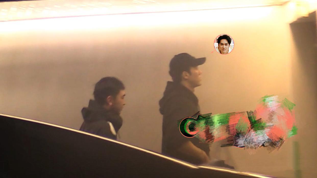 曝陈牧驰陈冰已同居,男方在家秀腹肌,女方用手抚摸举止超暧昧