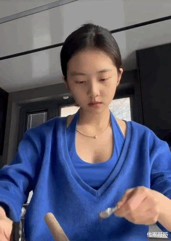 这一次,17岁的黄多多,不再被世界宽容