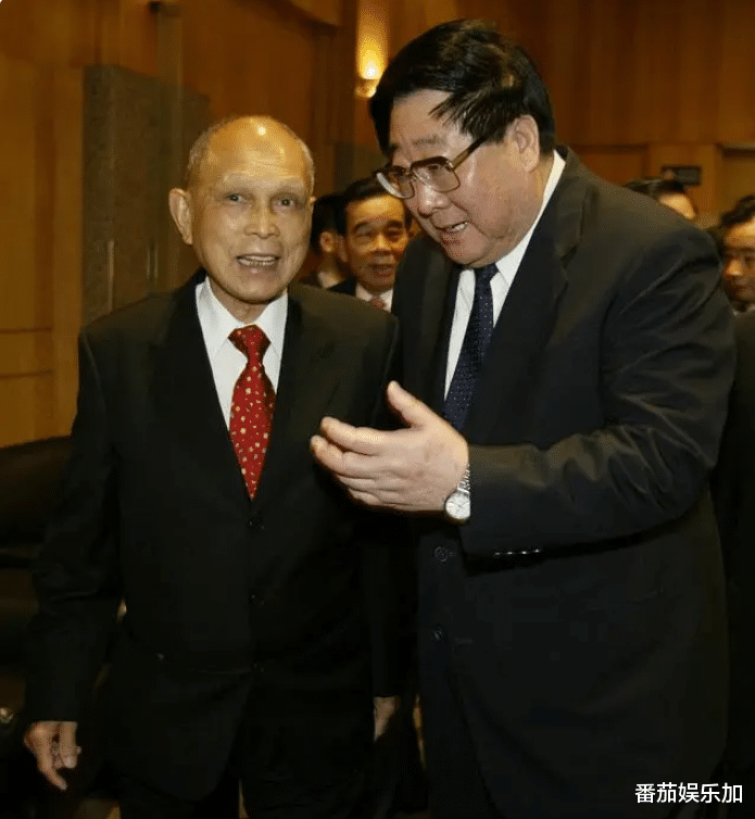 郭晶晶丈夫霍启刚深夜无眠，亲自为父发声，评论区沦陷