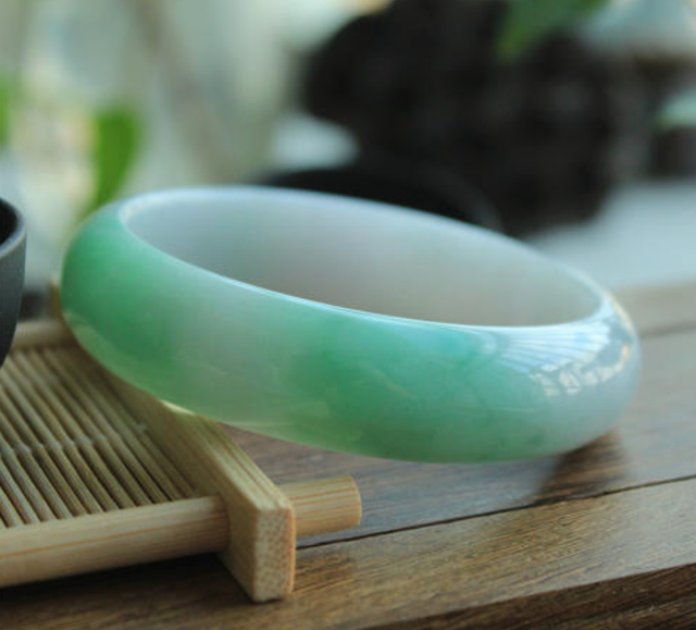 翡翠|新买的翡翠有层蜡，要用热水煮过才能戴？