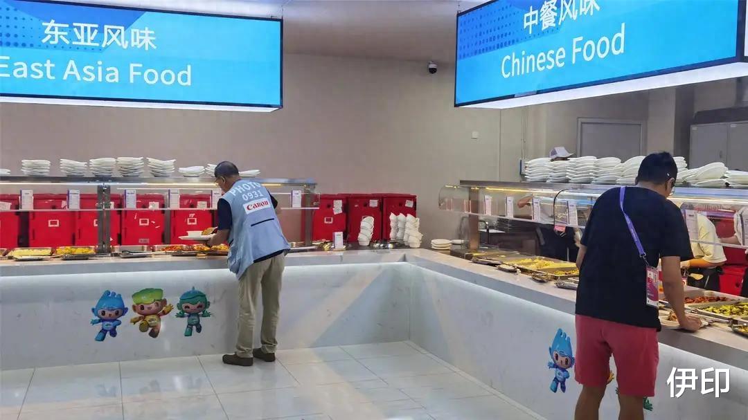 自助餐|真没必要拿20元自助餐和学生餐对比，谁家来客人了不悉心照料？