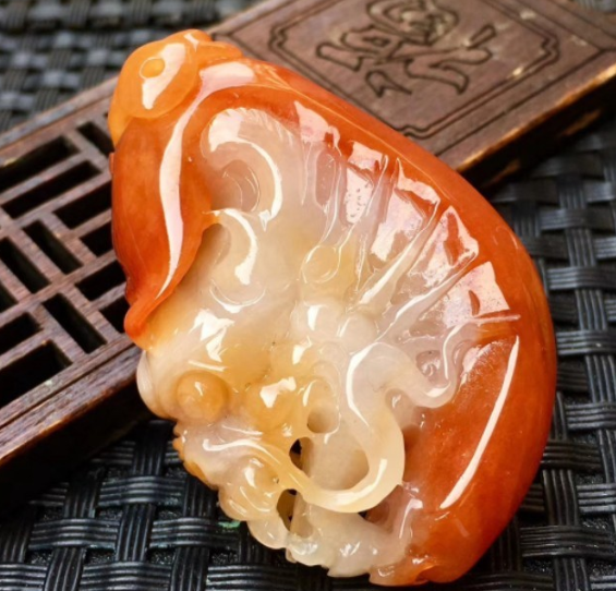 翡翠|欣赏双色翡翠的成品