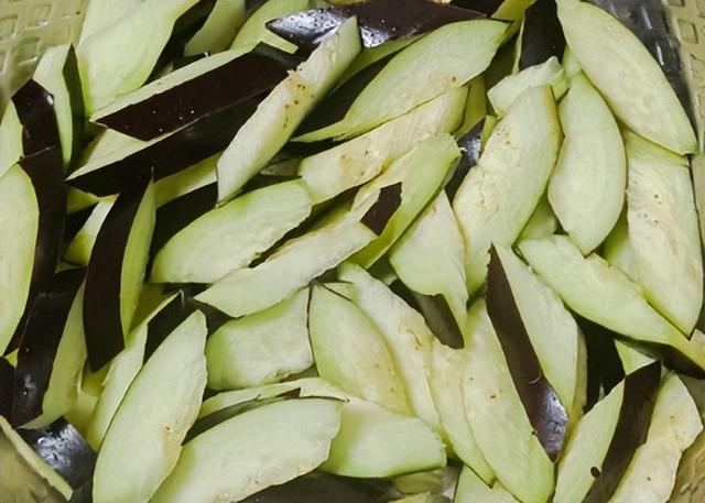 美食测评|怪不得医生说, 茄子和它同吃,辅助降压降固醇,血管通畅不堵塞~