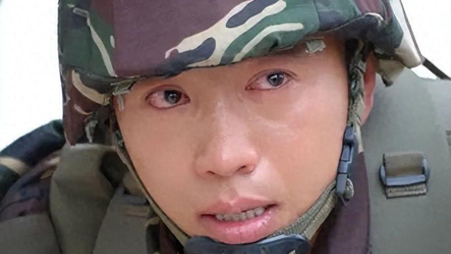 主席扮演者谷智鑫，34岁被马踩成废人，孕妻8年一把屎一把尿伺候