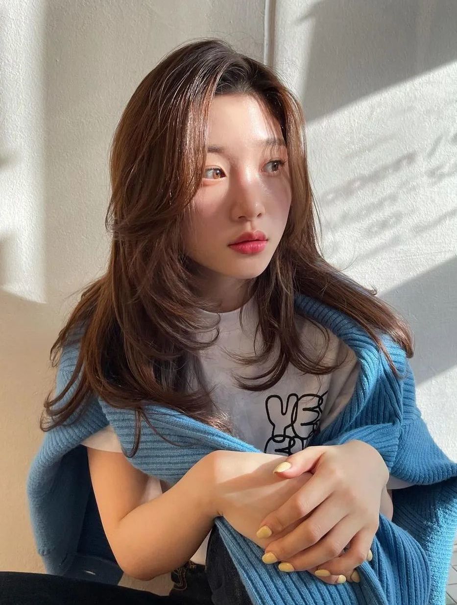 热门刘海发型趋势,时髦减龄让气质加分!