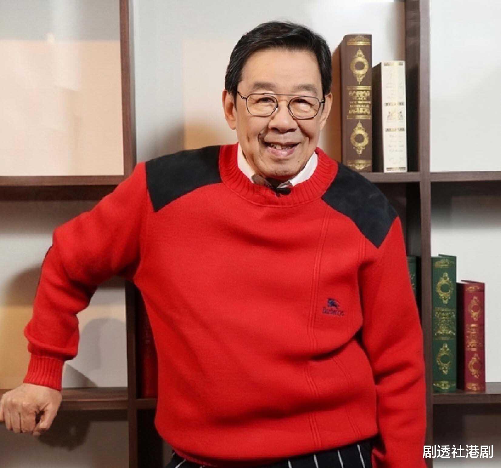 恭喜！TVB91岁老戏骨荣获杰出员工奖，本人领奖时自嘲愧对奖项