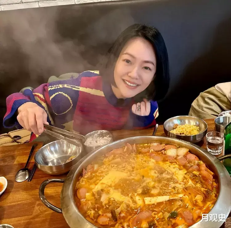 小S|小S流泪狂捧韩国部队锅:真正人间美味 网友:美军泔水才正宗