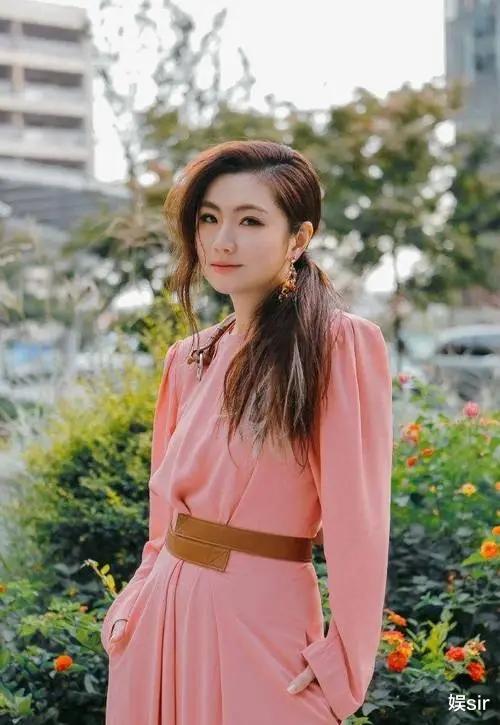 Selina坐月子期间经常哭?妹妹任容萱回应:家人忽略了产妇的感受