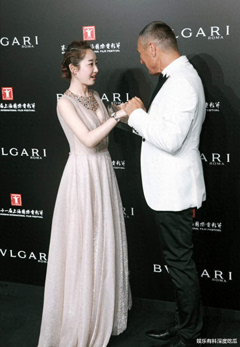 蒋梦婕:时尚女王的杀伤力让老外拜服,竟然久久不肯放手