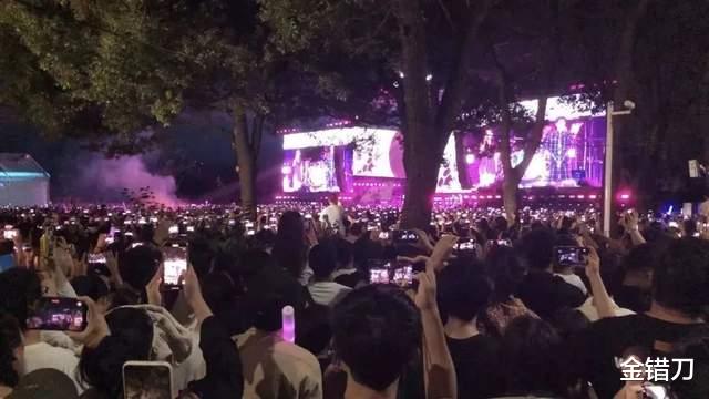 狂卷168亿！今年最火“景区”，站着把钱挣了