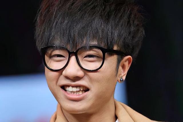 许晴和华晨宇恋情曝光引发热议,华晨宇大胆表示 我们很相爱!