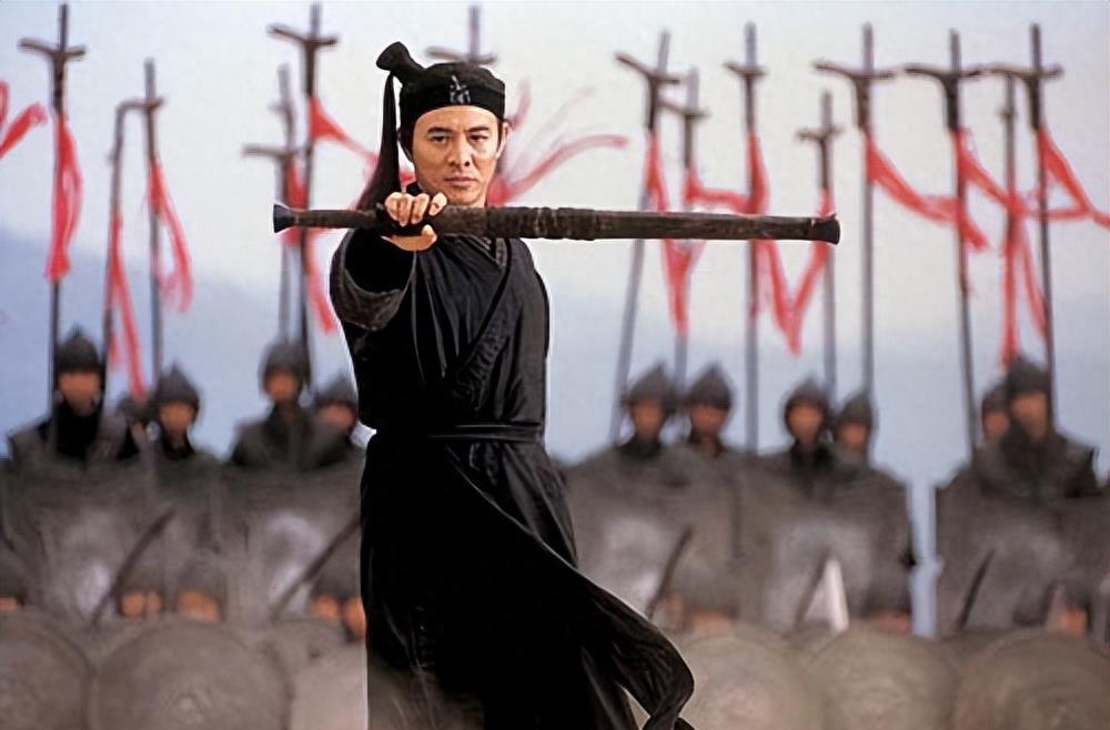 李连杰晒妻子近照,61岁利智衰老似老奶奶,反观前妻的状态依然优雅