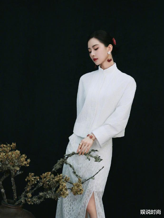 刘诗诗和杨幂新中式穿搭的差距太大了！看出穿对风格的重要性