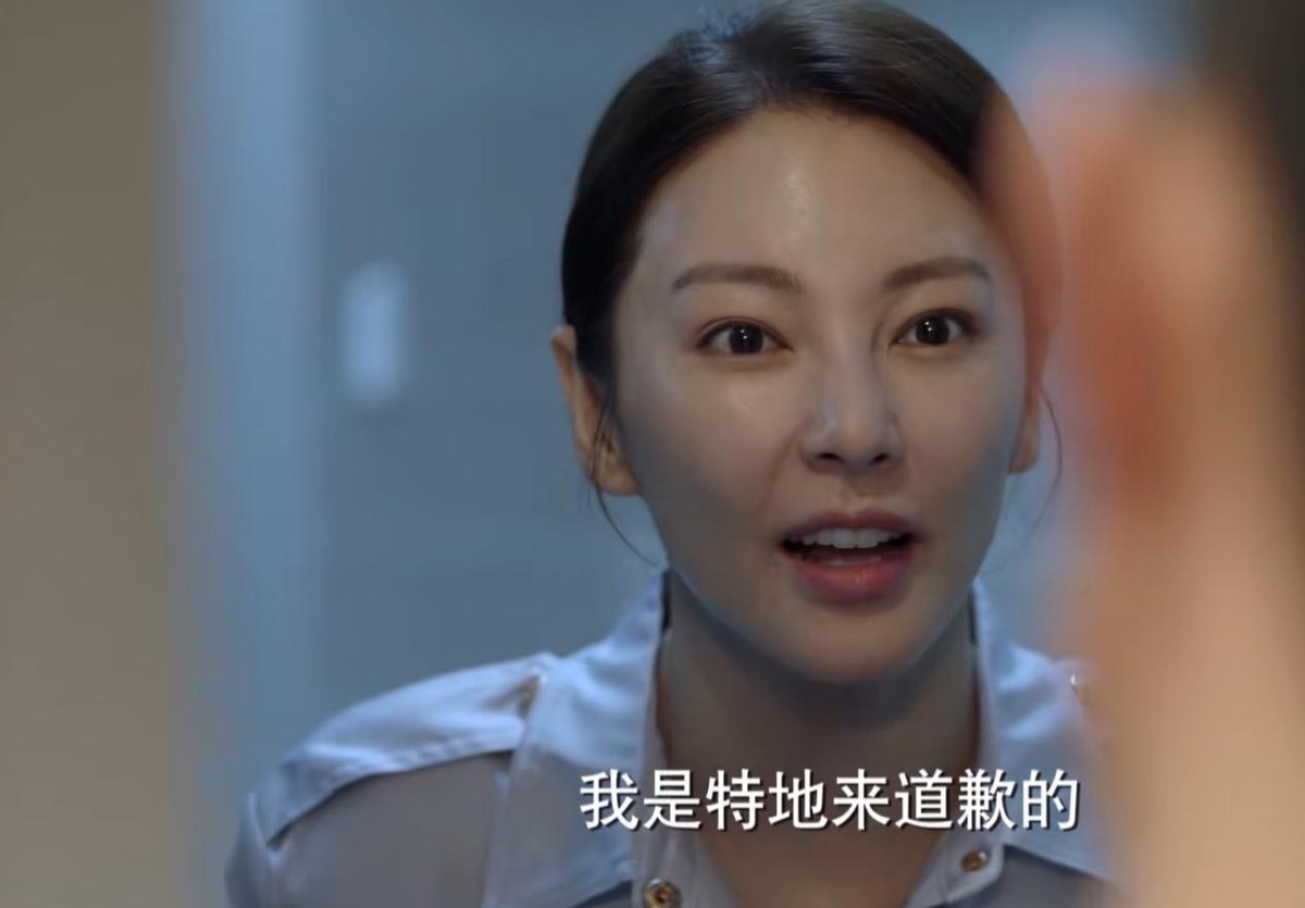 曾黎新剧口碑爆棚，她不打针不扮嫩，打了多少中年女演员的脸？