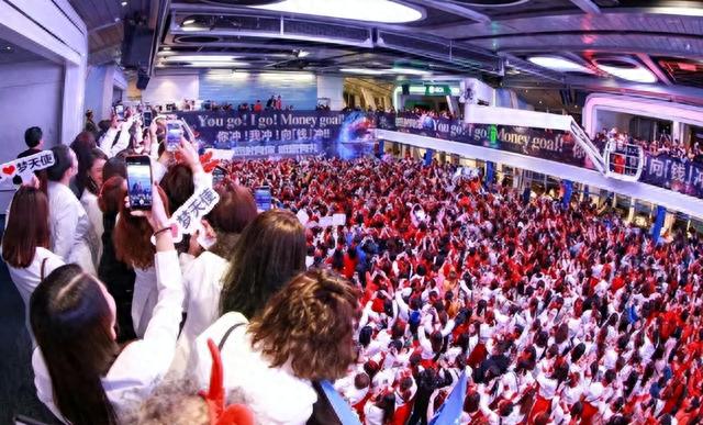 善恶终有报,花17亿买“楼”害人的张庭夫妇,如今下场大快人心!