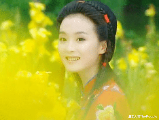 牛莉|49岁王艳陷整容风波！苹果肌突出、超宽双眼皮太抢镜，牛莉更离谱