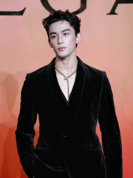 薛之谦|遗憾！资本能捧出流量明星，却捧不出真正的“顶流”