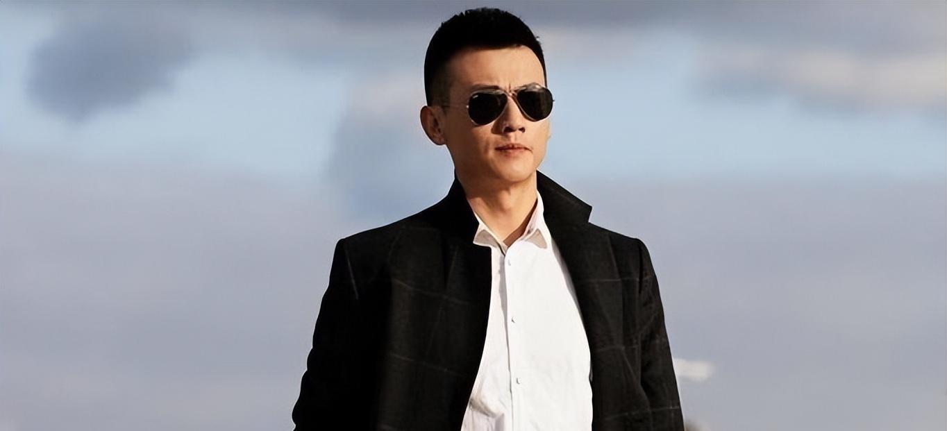 他戏演的不错，就是名字太特别，能叫上来的人不多，早就该火了